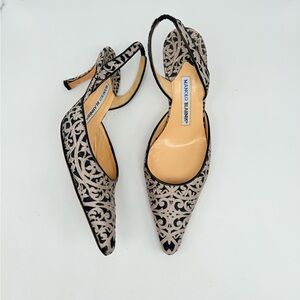 Manolo Blahnik Navy blue Gray suede satin floral carolyne slingback pumps 37.5